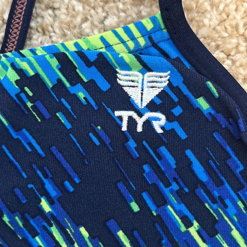 TYR training suit - Picture 3 of 3